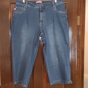 Plus size denim capris
